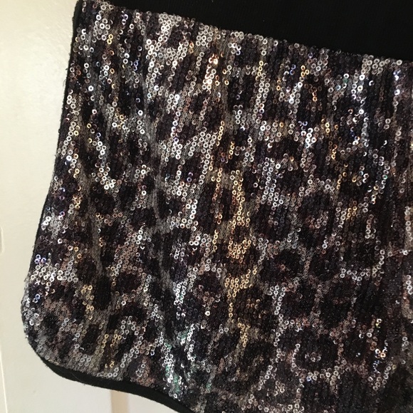 Sequined cheetah shorts - Picture 3 of 4